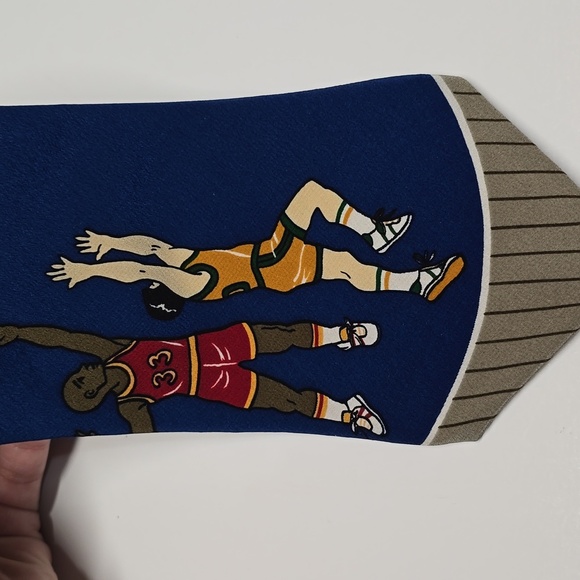 {Vicky Davis} Men's "Lay Up" Basketball Game Print Tie - Picture 3 of 9